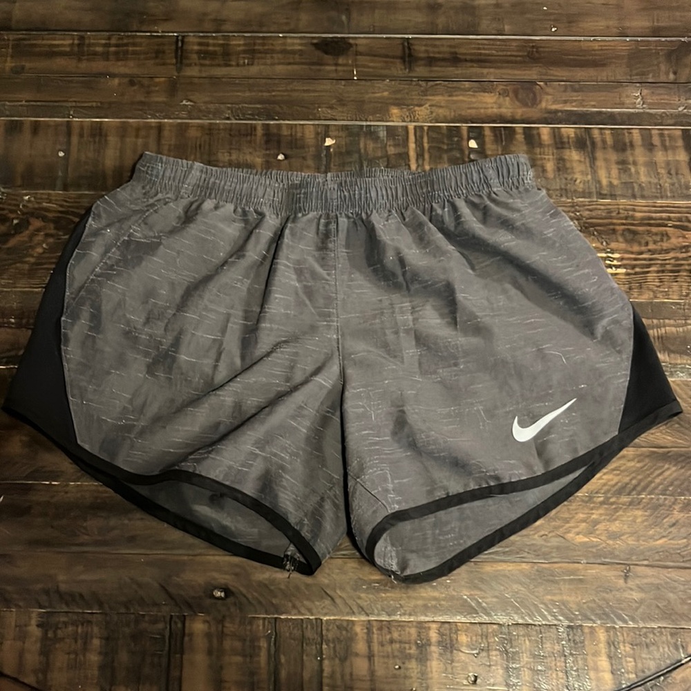 Xs Nike women’s running shorts